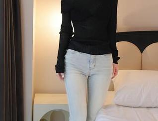 秀人网 – 一颗甜蛋黄a的最新图片：和服有点凌乱，但那股韵味简直让人想多看几眼。