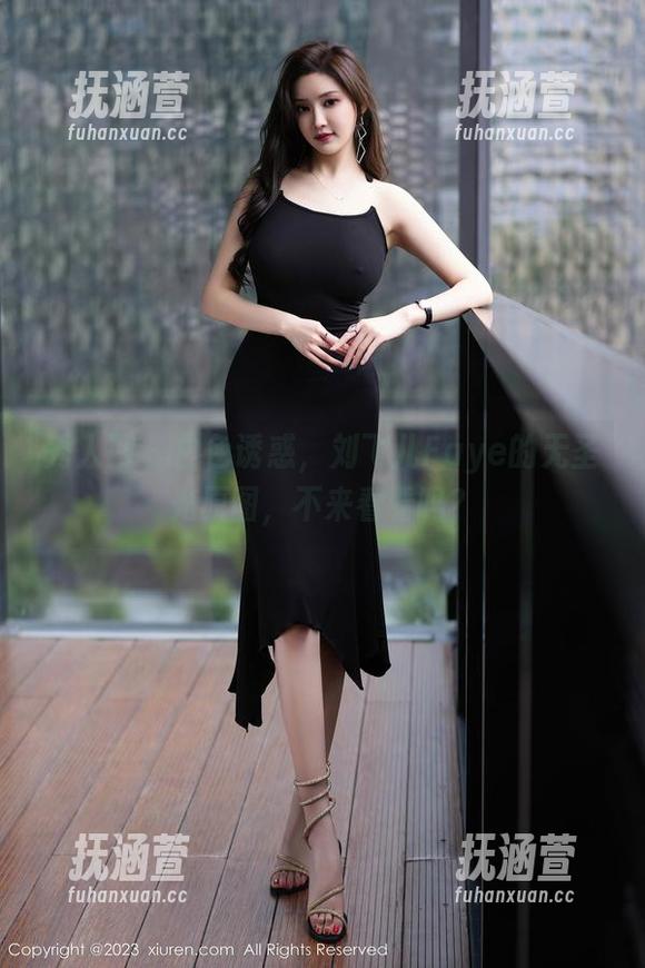秀人网-刘飞儿Faye 秀人网 - 白色诱惑,刘飞儿Faye的无圣光原图,不来看看吗?