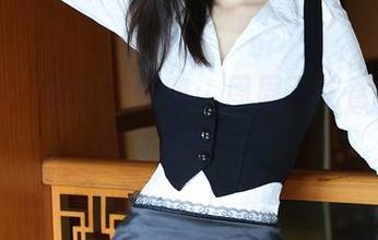 秀人网 – 原图大揭密：周周不吃香菜水手服穿搭在线！