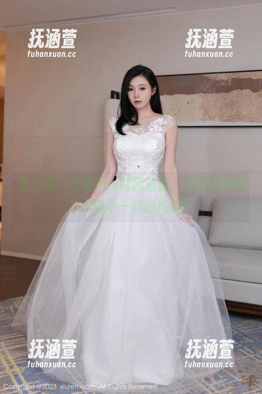 秀人网-奈奈Fox 秀人网 - 奈奈Fox制服巡游,高清图库带你体验不一样的气质!