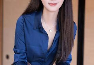 秀人网 – 每次看到徐莉芝Booty的短裙美腿写真，就忍不住心里嘀咕：这怎么可以这么好看？