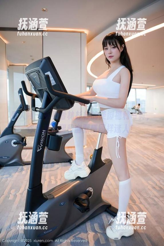 秀人网 - 来看看林杉杉的美脚福利写真，你会发现腿和幽默感同样迷人！