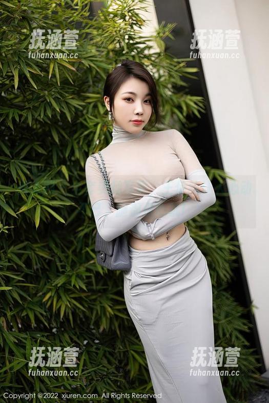 秀人网 - 全套美腿写真，王伊纯让人心动不已，腿都是心机！