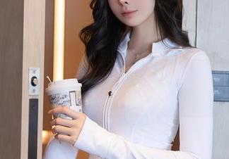 秀人网 – 艾小青的最新作品：毛衣里有故事吗？