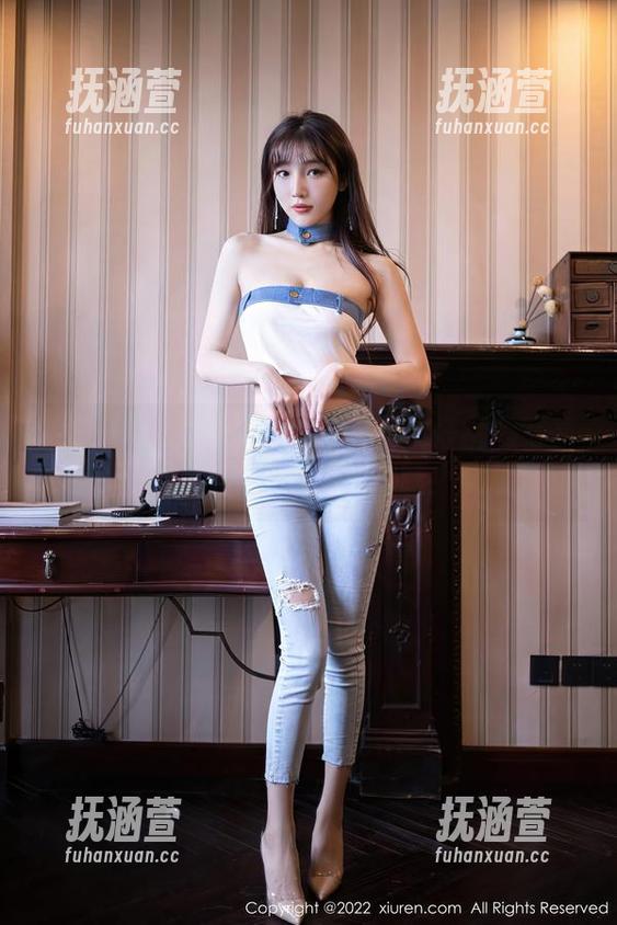 秀人网-软软 秀人网 - 软软的日常:跟随牛仔裤的写真集,原图随便翻翻吧!
