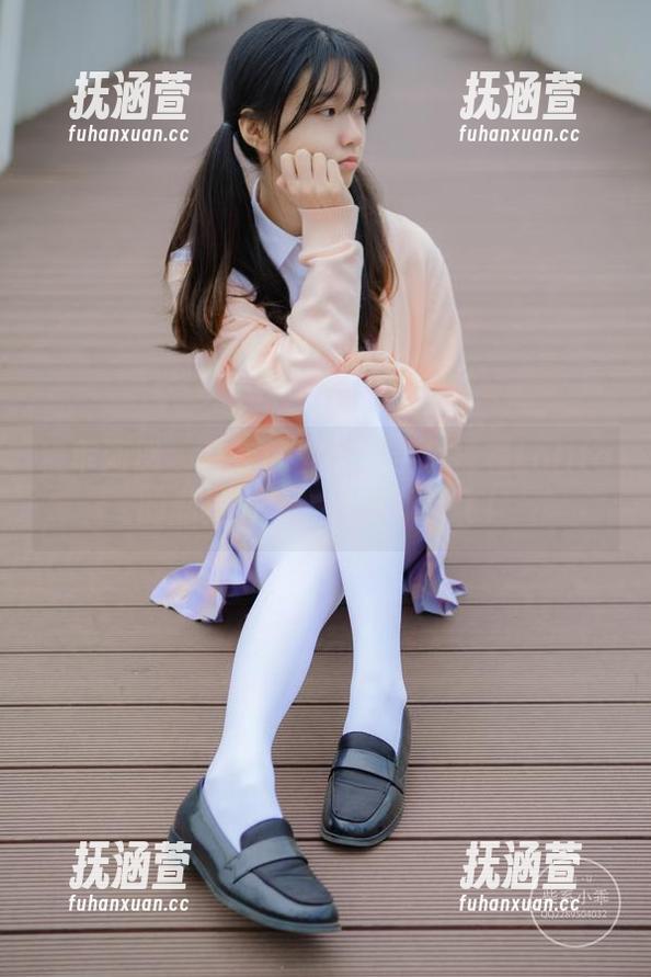 稚乖画册 - 夜夜的世界：手里捧着Lolita的私拍图集，心里却在飞！