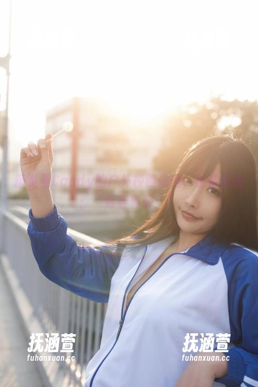 糖果果Candy 糖果果Candy的户外校服精选,仿佛在说:“青春真好!”