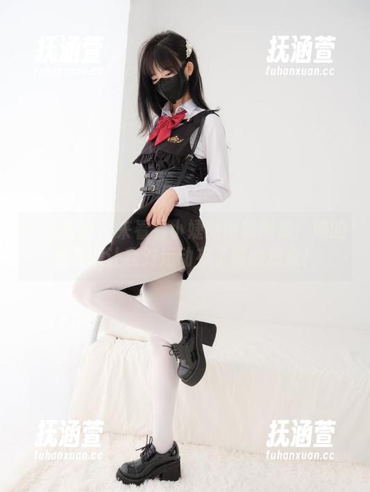 紧急企划 - 来看看小婕的内部图库：她的体操服让我对运动有了新的想象！