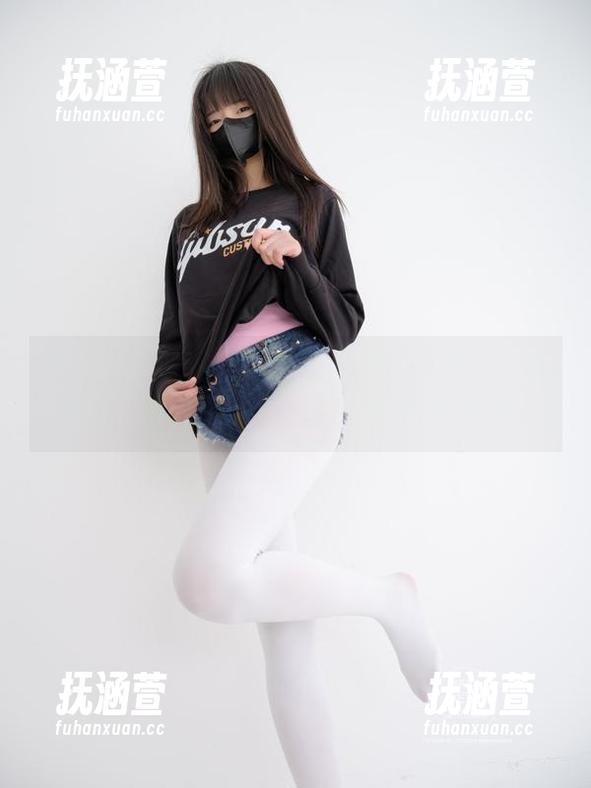 紧急企划-小恩 紧急企划 - “浴室里的小恩”:这不止是照片,还是一次免费的下载乐趣之旅!