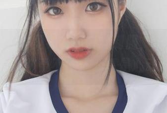 紧急企划 – 见希w的白丝制服，最新原图，我的心脏受不住了，真是心动瞬间。