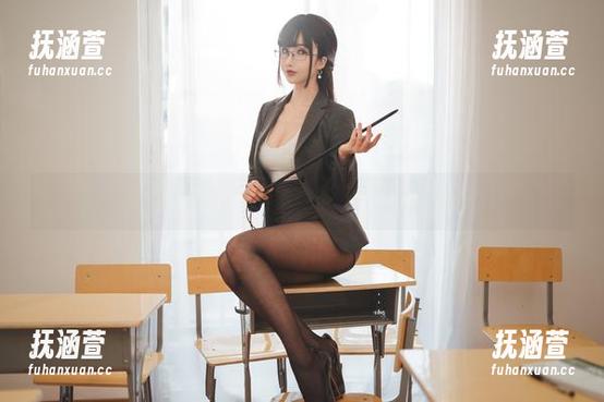 再看一眼肉扣热热子的布洛妮娅OL，心里的小鹿又开始乱撞了。