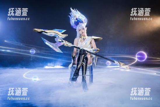 黑与白的交响曲，菌烨tako的作品集和那些原图让我思绪飘飞。