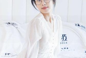 袜啵啵 – 小安的定制裸足图集：看她如何用脚步讲述“走出舒适圈”的故事！