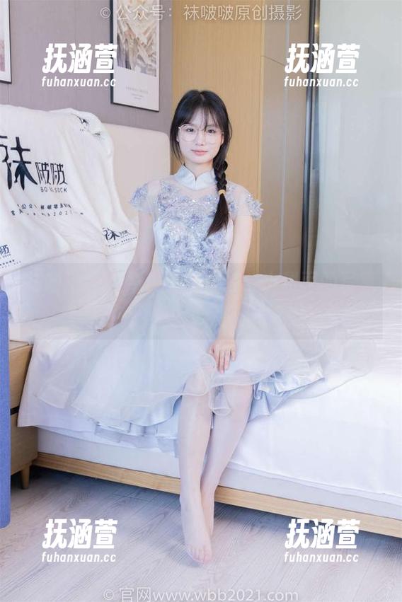 袜啵啵 - 在薄白丝幻影中，小甜豆的写真图包如梦如幻