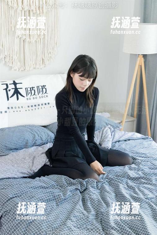 袜啵啵-小甜豆 袜啵啵 - 据说一只脚的小腿白丝能让人无法专心,小甜豆的原图来啦!