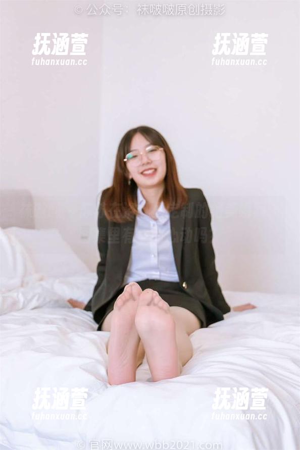袜啵啵 - 苏苏在浴缸里定制的绝美瞬间，图集里有你的心动吗？