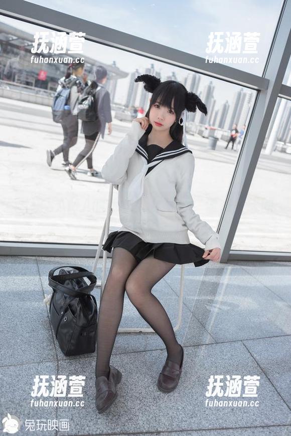 雪琪SAMA 雪琪SAMA的毛衣少女写真:像被冬天的阳光照了一样