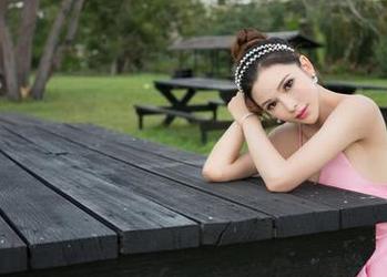青豆客 – 林熙儿黑丝美图分享，心里开始默念：要是可以融入这画面该多好