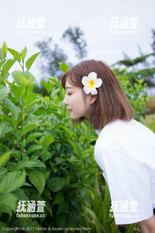 魅妍社 - Mieko林美惠子和她的红裙：那些让图库看起来像奢侈品资源的瞬间！