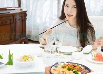 魅妍社 – 万圣节就得这样玩！关思阳无圣光美图，满满的个性。
